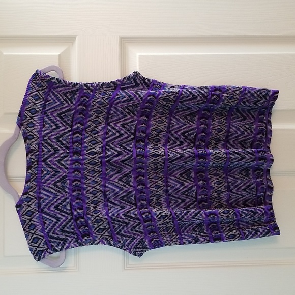 💜 SLEEVELESS TOP💜 - Picture 2 of 5